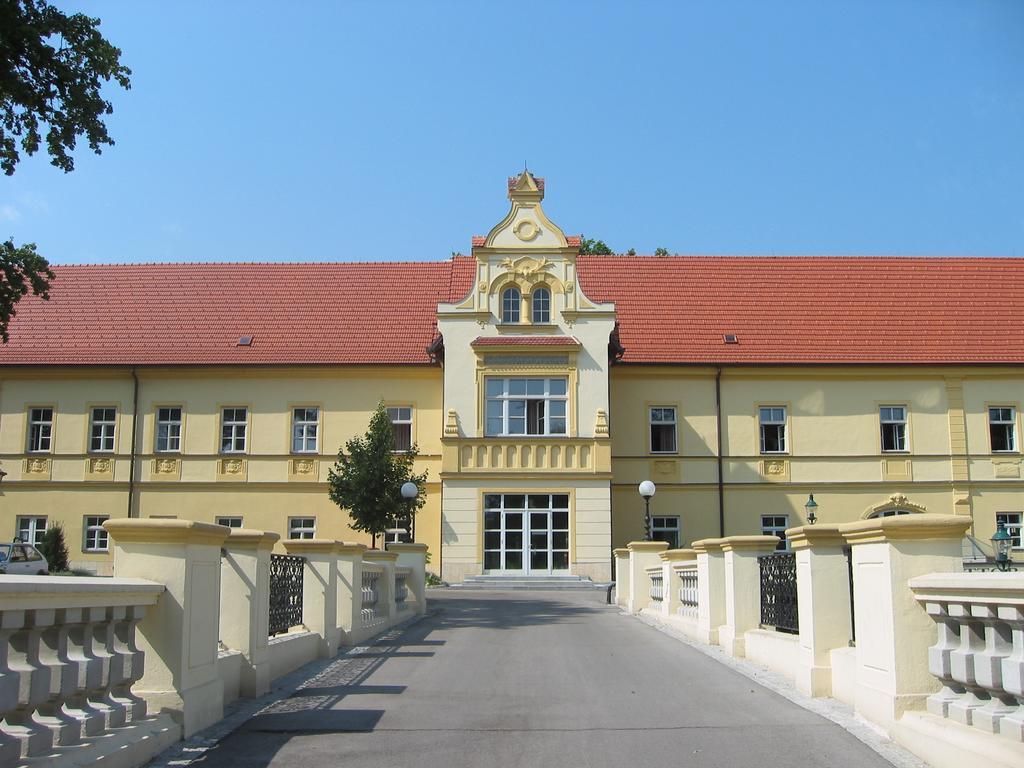 Junges Hotel Tulln Tulln An Der Donau Exterior foto